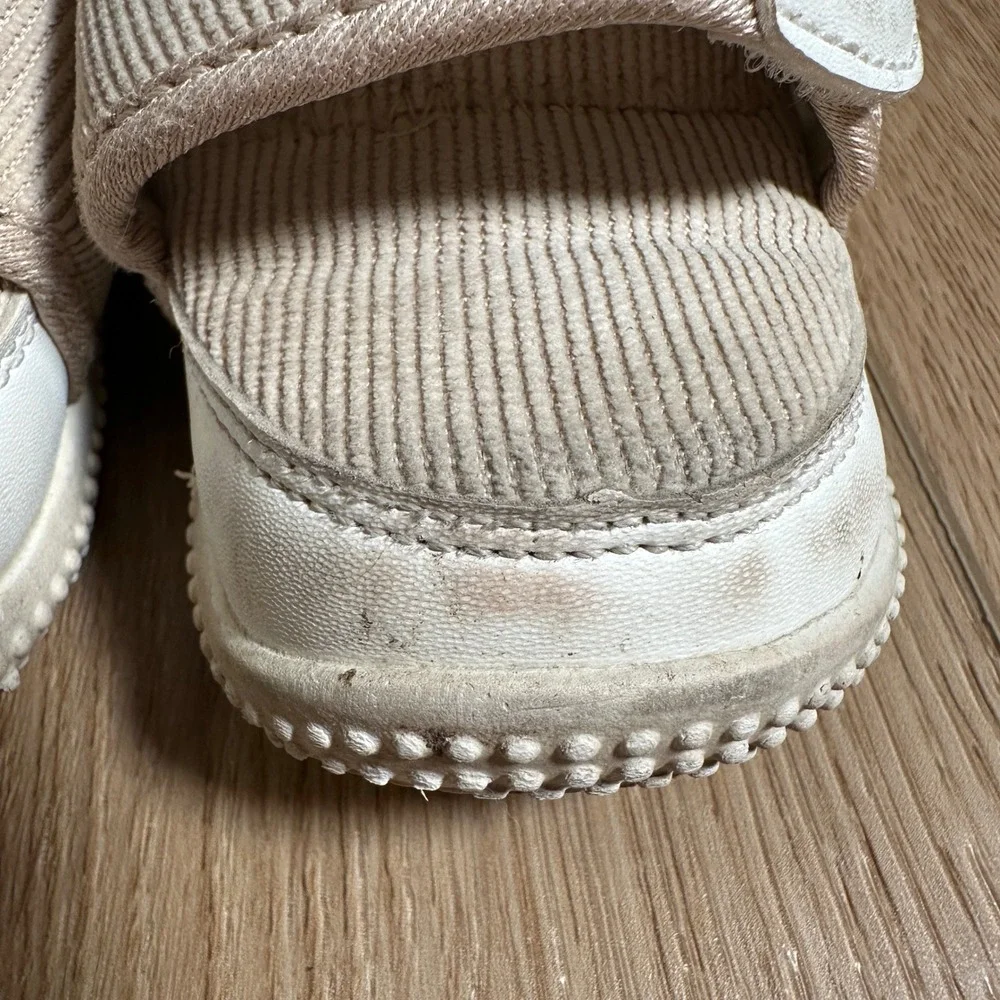 BMCITYBM Baby First Walker Sneaker Beige Corduroy Hook Loop Strap Sz 6.5 Toddler